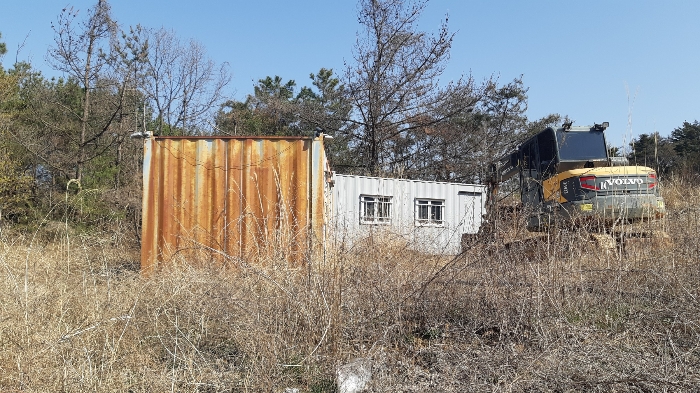 본건 번호 (1) 토지 지상 제시외 콘테이너 전경