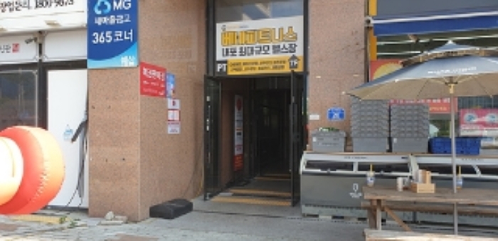 본 부동산 공용출입문 모습