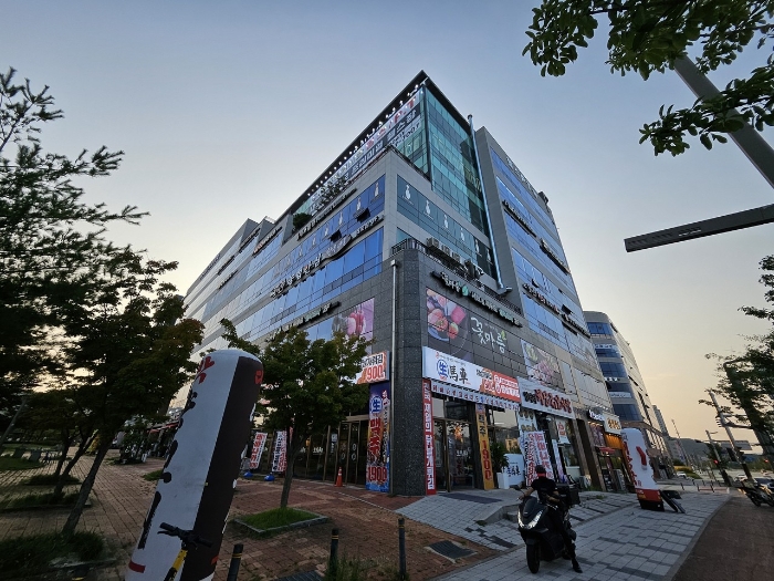 본건 건물 남동측 전경