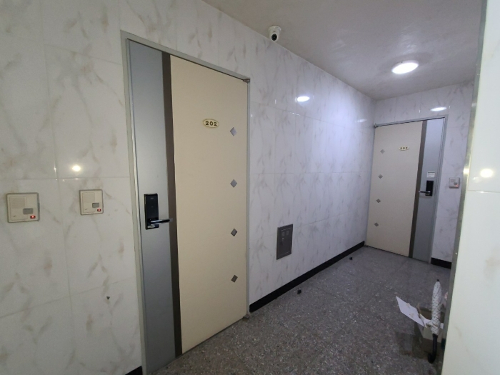 본건 건물 2층 복도 전경