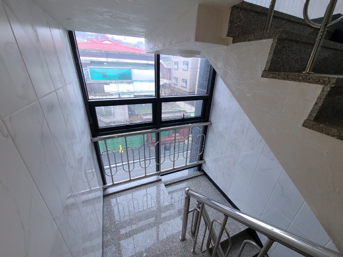 본건 건물 계단실 전경