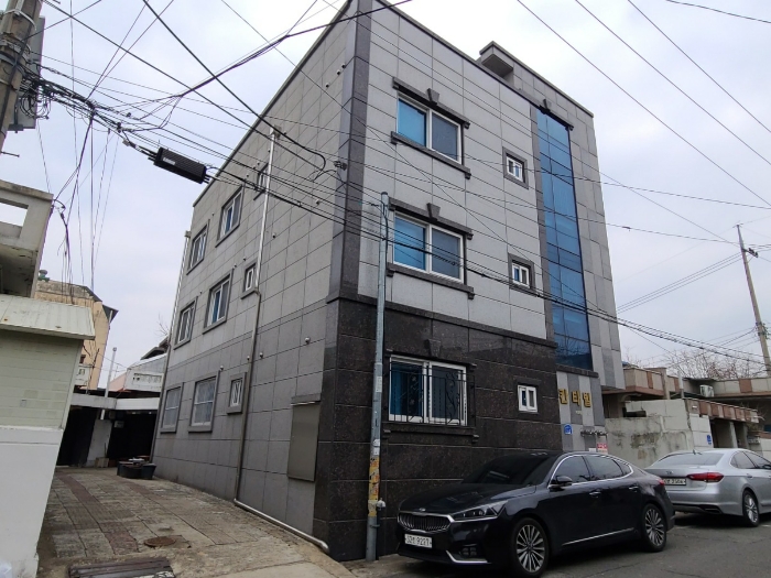 본 건 전 경
(본건 남측에서)