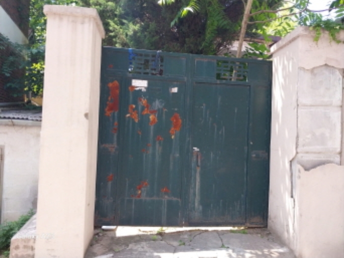 위 목적물의 출입대문