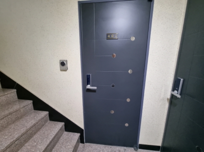 목록2. 401호 출입문