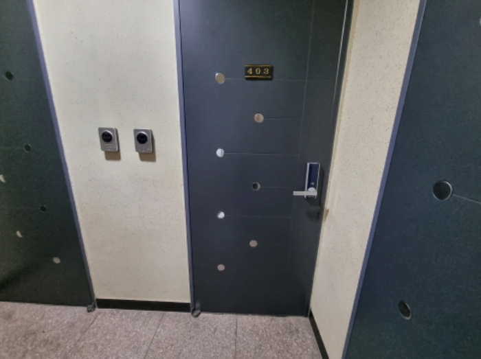 목록2. 403호 출입문