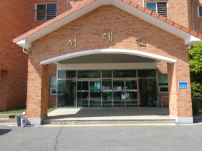 [목록 2] 출입문 주변의 모습