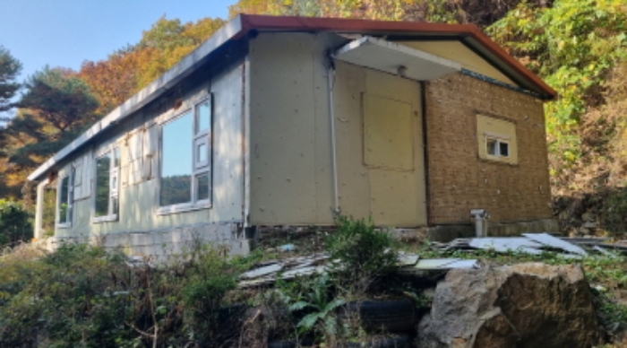 제시외 건물 10. 수양관(뒤쪽 모습)