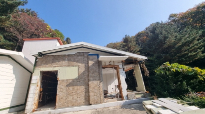 제시외 건물 10. 수양관(앞쪽 모습)