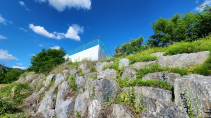 본건 2 석축 및 철재 가림막 소재