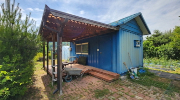 본건 5 제시외 컨테이너 및 컨테이너 벽체이용 철골조아크릴지붕 차양 목조데크