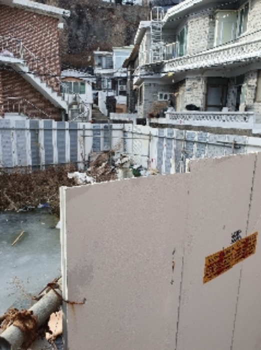 철거 방치된 상태