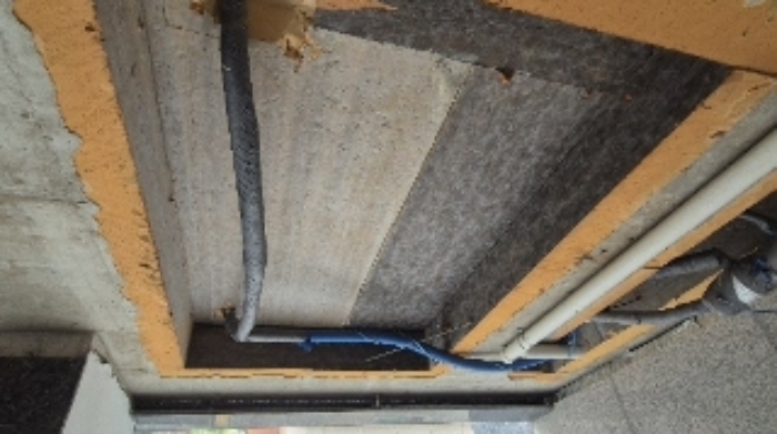 1층 천장1(마감공사가 아직 덜 되어 있음)