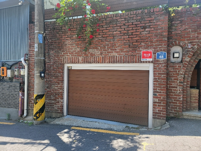 [본건 기호(2) 지층 차고 전경]