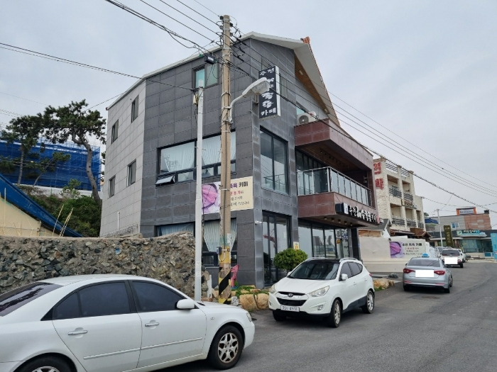 본건 전경 및 제시외건물(ㄱ,ㄴ)