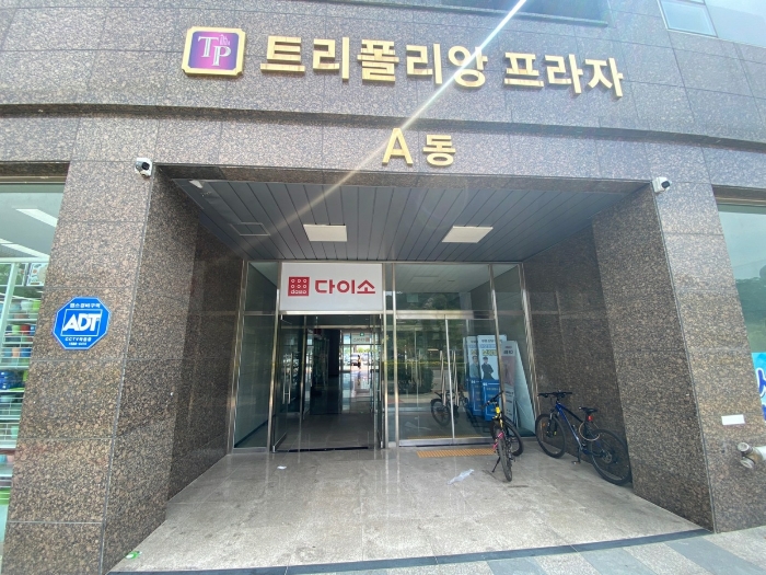 본건 출입구