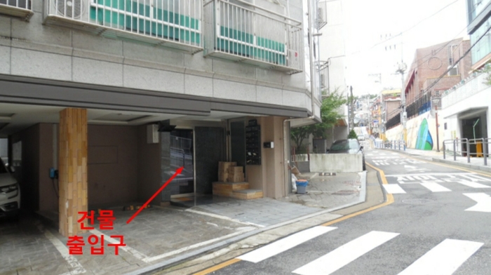 건물 출입구