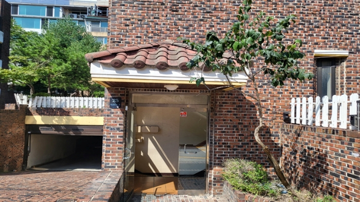 공동 출입문 촬영