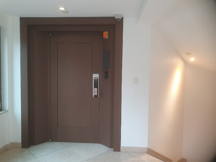 본건 에이동 203호 입구