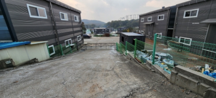 목록부동산 출입구 전경