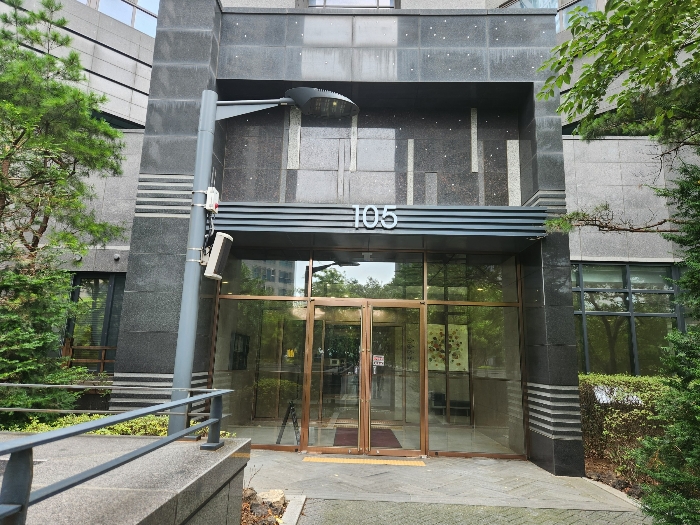 본건 소재동 공용출입구