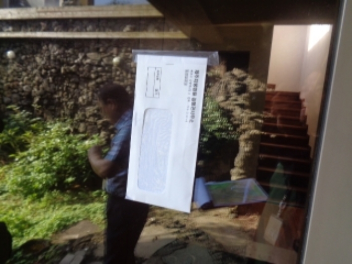 소재지5(유수암평화길 166-7) 제시건물 현관 안내문 부착 사진