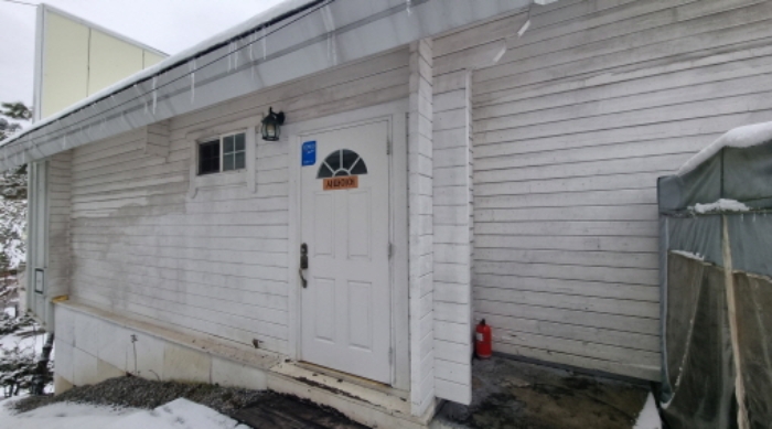 목록 2. 내지 9. 건물 중의 하나(사파이어) 현관