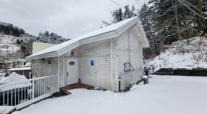 목록 2. 내지 9. 건물 중의 하나, 아래쪽 안쪽에서 첫번째 건물(가넷)