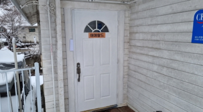 목록 2. 내지 9. 건물 중의 하나(에메랄드)현관