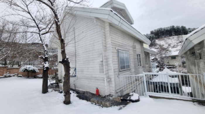 목록 2. 내지 9. 건물 중의 하나, 아래쪽 안쪽에서 세번째 건물(토파즈)