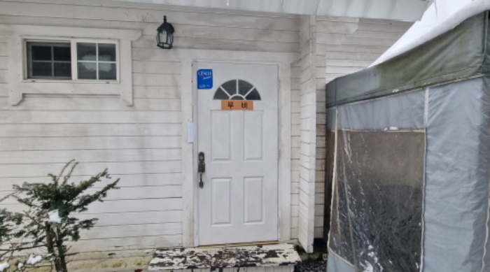 목록 2. 내지 9. 건물 중의 하나(루비)현관