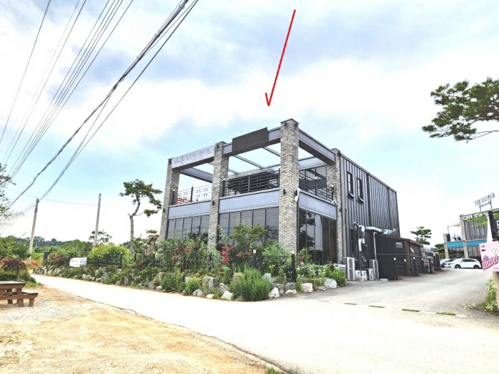 기호1 토지 및 기호2 건물 전경(동측에서 촹영)