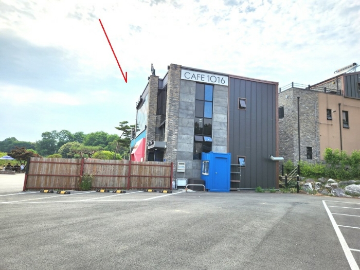 기호3 토지 및 기호4 건물 전경(동측에서 촬영)