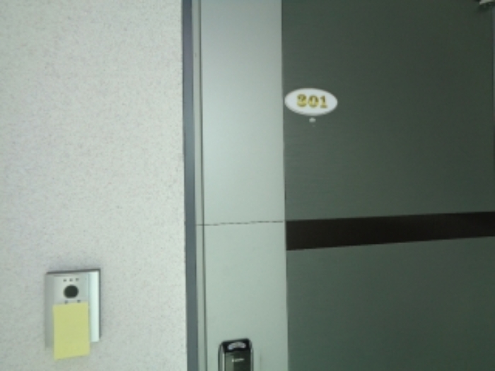 목록2의 다가구주택 3층 301호 출입문 전경