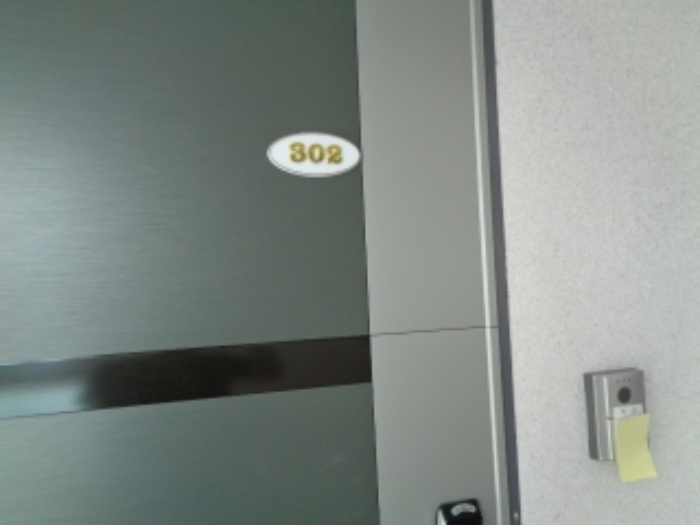 목록2의 다가구주택 3층 302호 출입문 전경