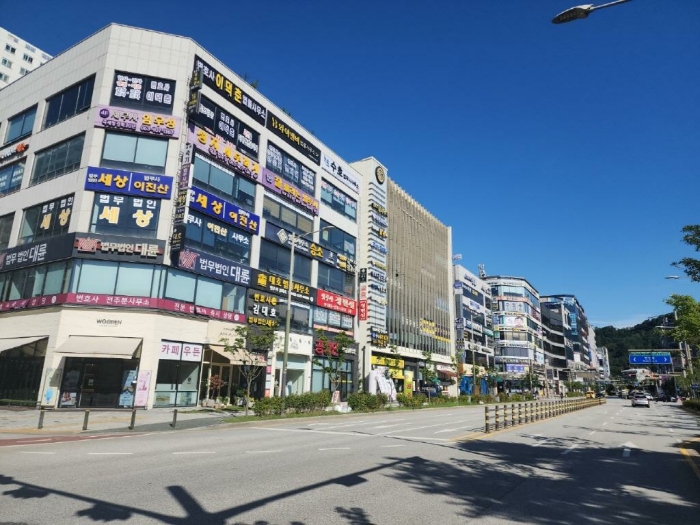 【 본건 소재 건물 주위전경 】