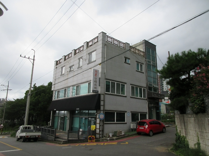 본건