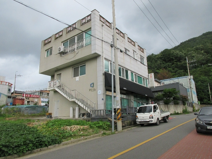 본건