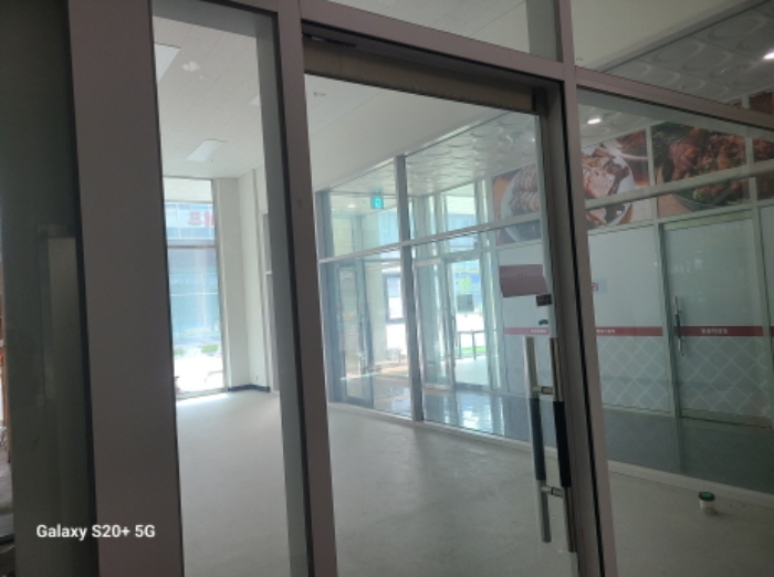 본건 부동산 출입구