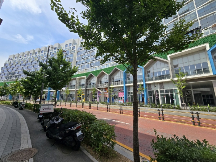 본건 남서측 주