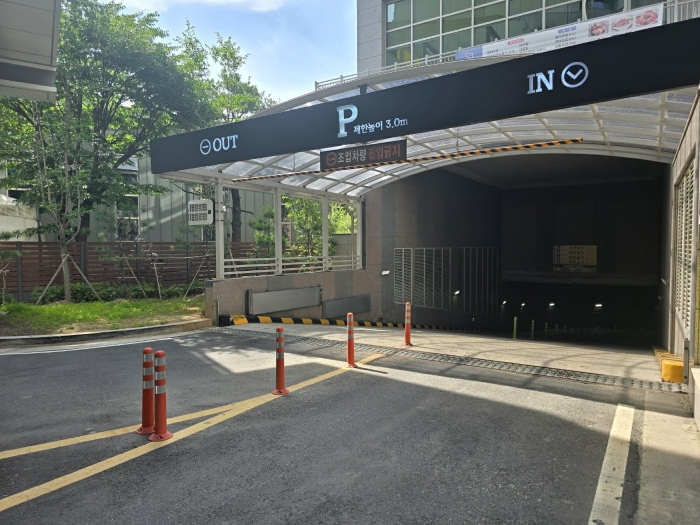 지하 주차장 입