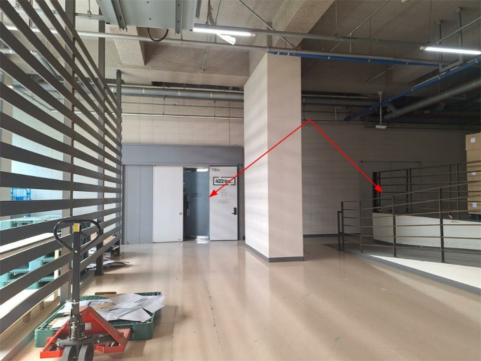 본건 출입문 전