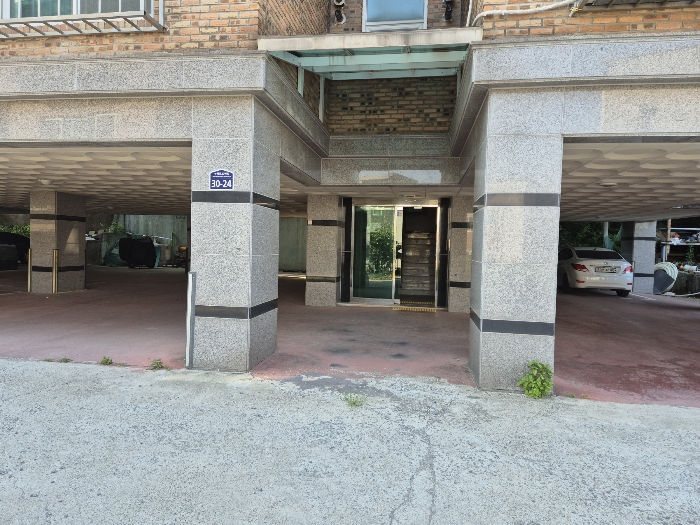 본건 건물 출입