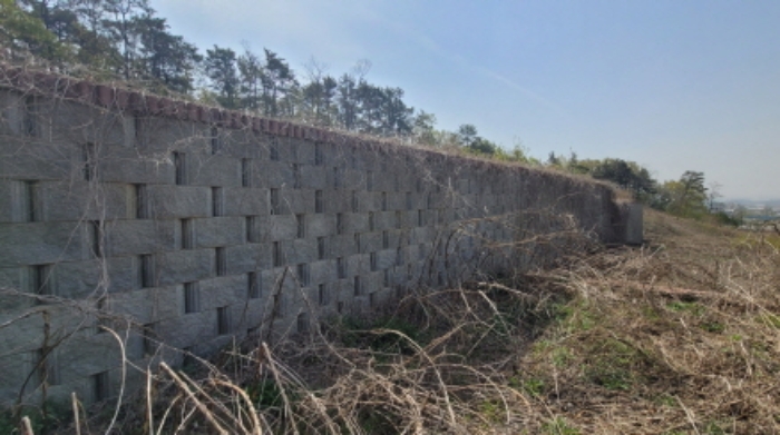 인접지와의 고저