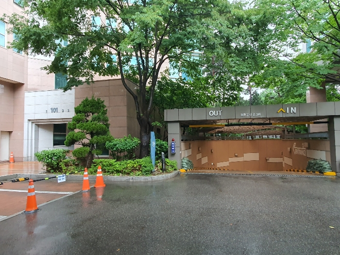 지하주차장 출입