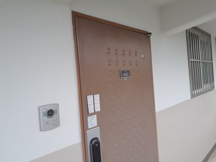 본건 출입문 전