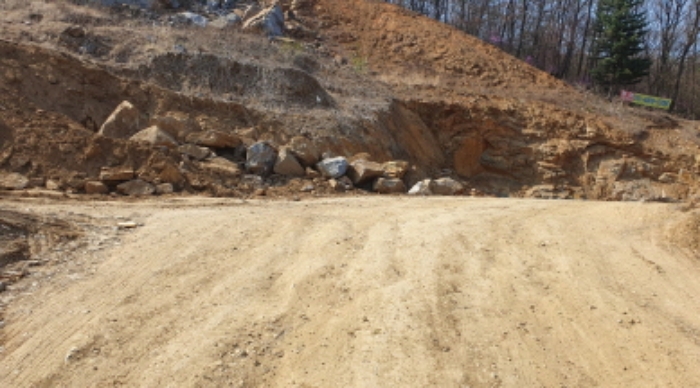 목록15(우측),16(좌측) 임야전경