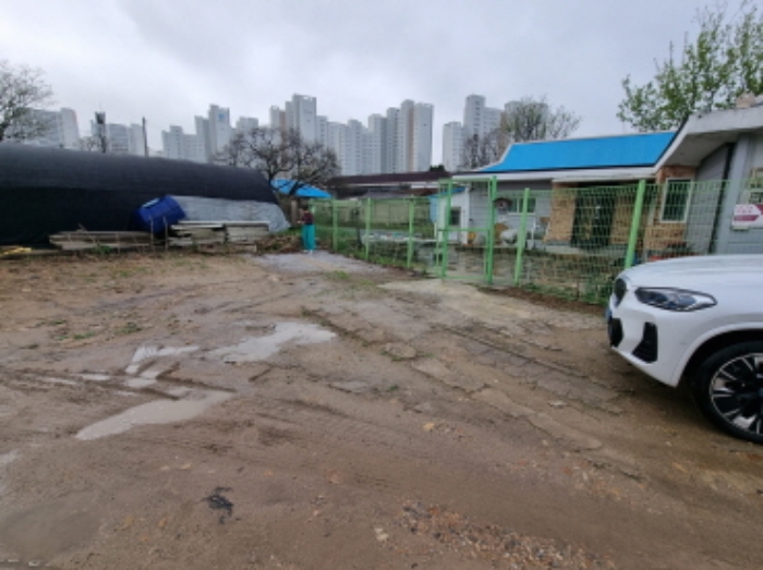 제시외 주택앞 빈터