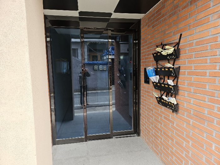 본건 현관 입구