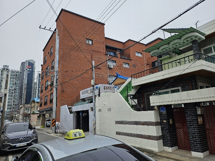 본건 남측 인근