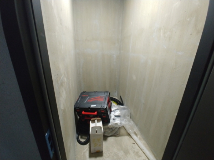 옥상 창고 내부